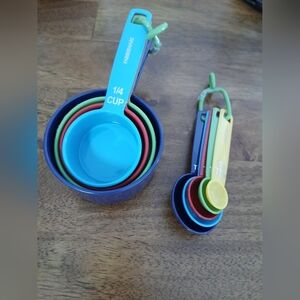 Farberware NWT Measuring Cups And Spoons